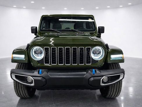 Used 2024 Jeep Wrangler Unlimited Sahara image 3