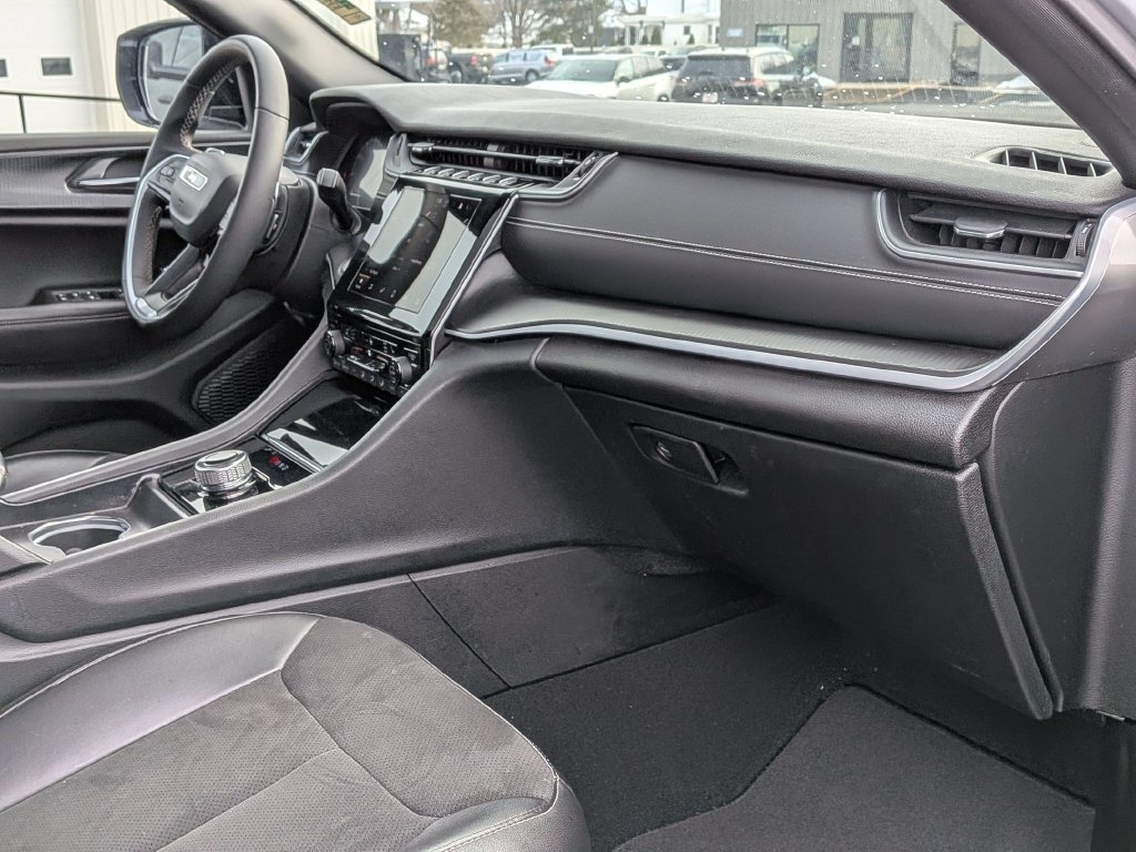 Used 2024 Jeep Grand Cherokee Altitude AWD/4WD image 29