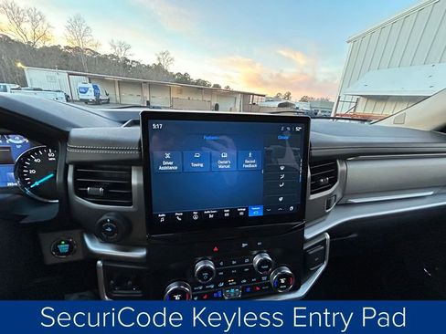 Used 2022 Ford Expedition XLT image 40