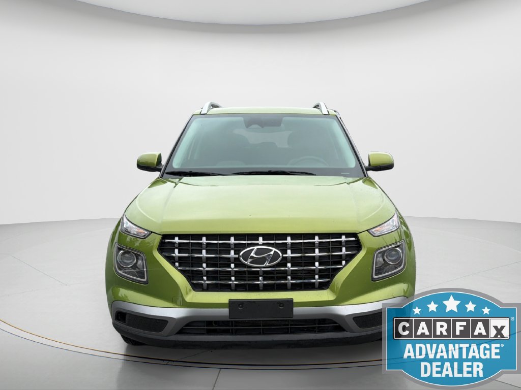 Used 2023 Hyundai Venue SEL FWD image 2