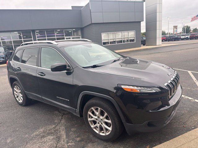 Used 2016 Jeep Cherokee Latitude w/ Comfort/Convenience Group AWD/4WD image 35