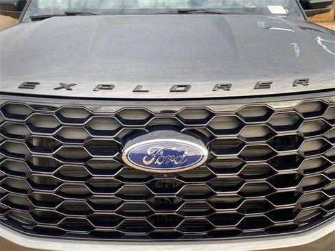 Used 2025 Ford Explorer ST-Line w/ Premium Package image 11