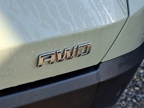 Certified 2025 Chevrolet Equinox LT w/ Safety and Technology Package AWD/4WD image 9