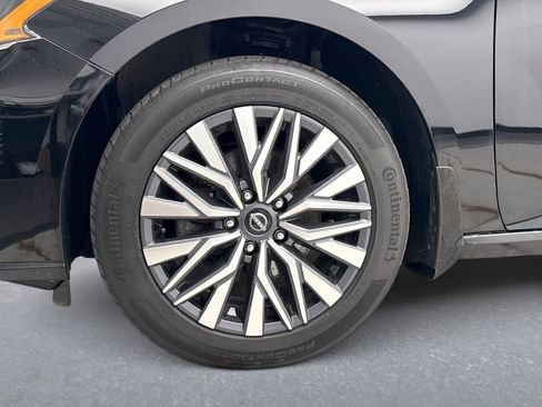 Used 2023 Nissan Altima 2.5 SV AWD/4WD image 13