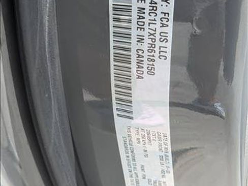 Used 2023 Chrysler Pacifica Touring-L FWD image 25