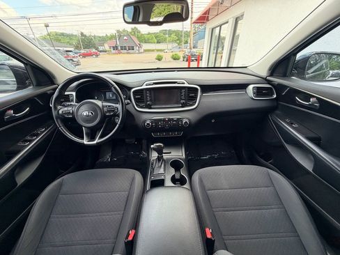 Used 2018 Kia Sorento FWD image 19