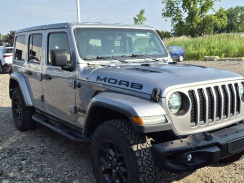 Used 2019 Jeep Wrangler Unlimited Sahara w/ Quick Order Package 24M Moab AWD/4WD image 2