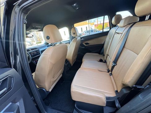 Used 2024 Volkswagen Tiguan SE image 9
