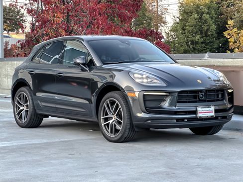 Used 2025 Porsche Macan image 10