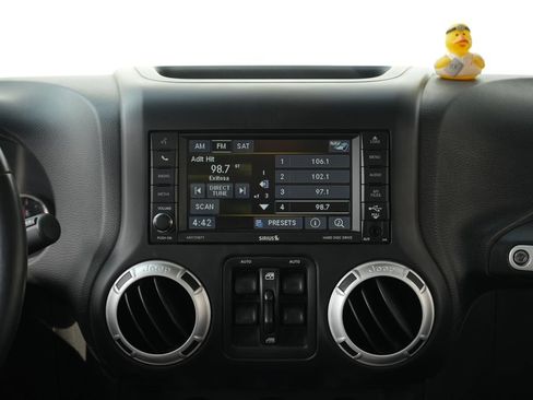 Used 2015 Jeep Wrangler Unlimited Rubicon w/ Connectivity Group AWD/4WD image 34