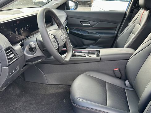 New 2026 Nissan Sentra SR w/ SR Premium Package FWD image 30