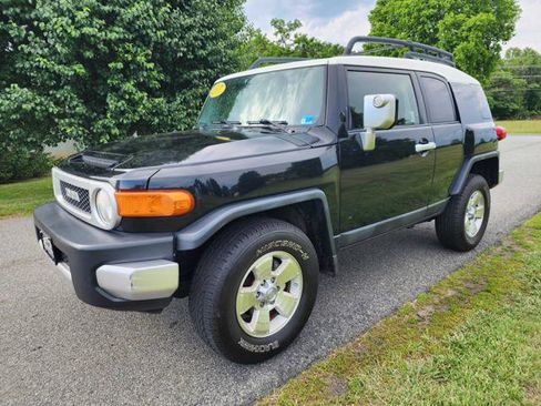 Used 2007 Toyota FJ Cruiser 4WD image 2