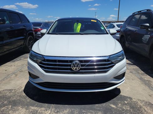 Used 2019 Volkswagen Jetta SE w/ Cold Weather Package FWD image 2