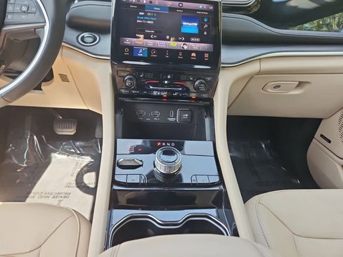 Used 2023 Jeep Grand Cherokee 4WD 4xe image 12