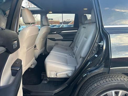 Used 2014 Toyota Highlander XLE image 12