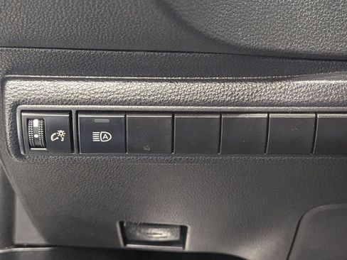 Used 2020 Toyota Corolla LE image 13