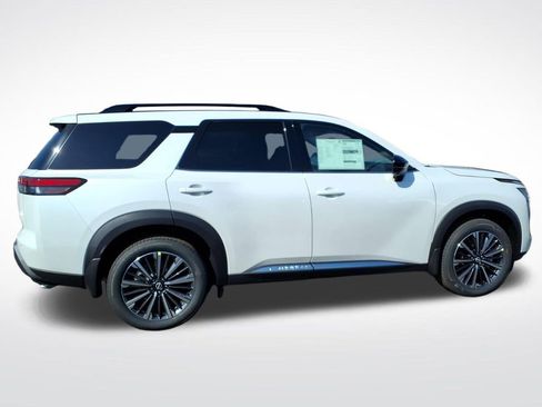 New 2026 Nissan Pathfinder Platinum image 8