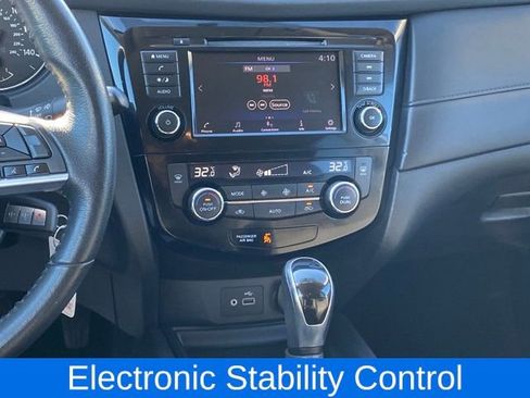 Used 2020 Nissan Rogue SV image 8