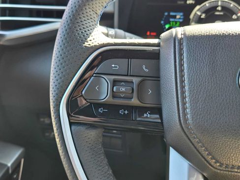 Used 2025 Toyota Sequoia Platinum AWD/4WD image 36