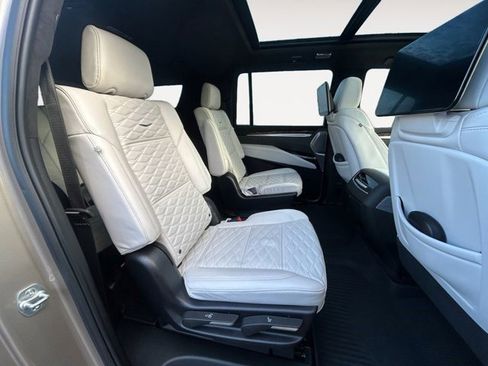 Certified 2025 Cadillac Escalade ESV Premium Luxury Platinum AWD/4WD image 10