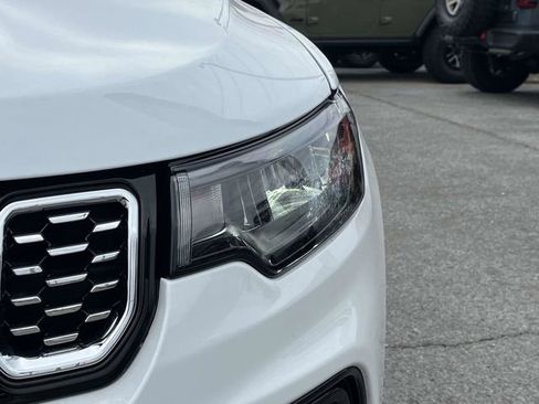 Used 2025 Jeep Compass Limited image 9