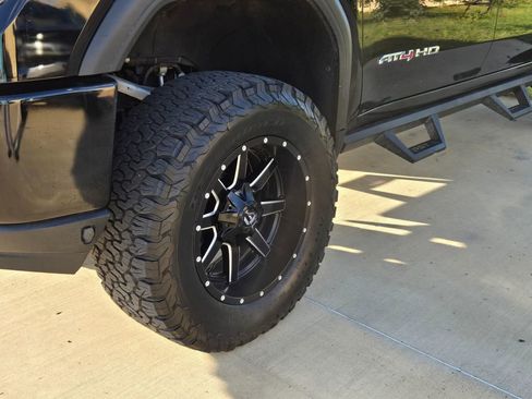 Used 2020 GMC Sierra 2500 AT4 w/ AT4 Premium Package AWD/4WD image 5