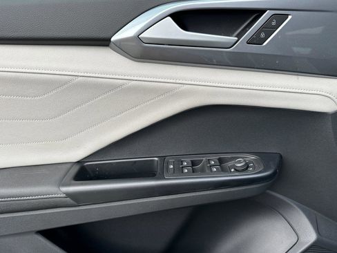 New 2026 Volkswagen Taos SEL image 10