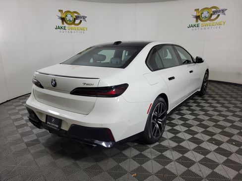 Certified 2023 BMW 760i xDrive w/ Executive Package AWD/4WD image 7