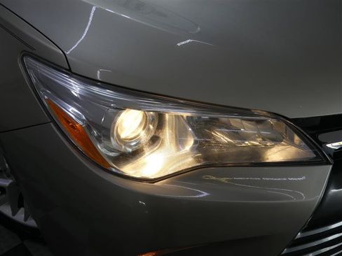 Used 2017 Toyota Camry LE FWD image 14