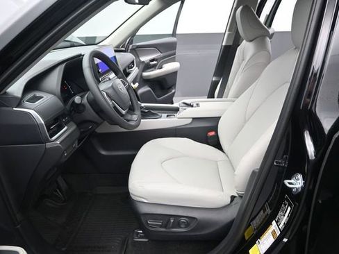 New 2026 Toyota Grand Highlander FWD image 11