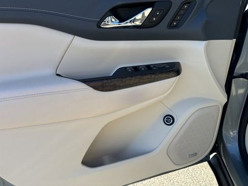 Used 2023 GMC Acadia Denali image 11