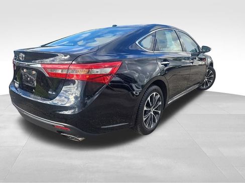 Used 2017 Toyota Avalon XLE Premium w/ All Weather Liner Package FWD image 5
