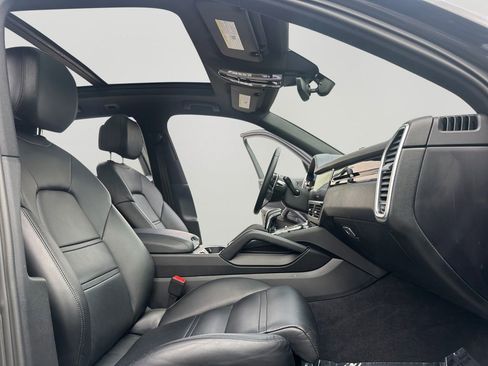 Used 2020 Porsche Cayenne S image 22