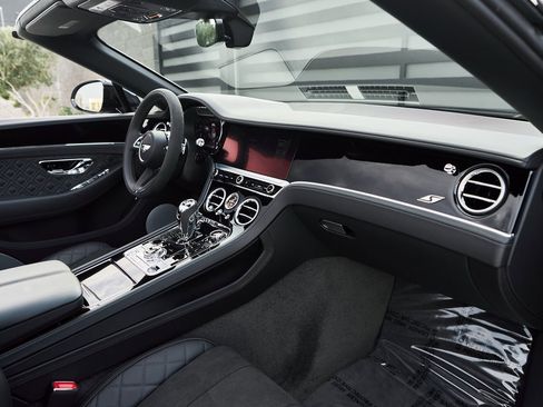 Used 2024 Bentley Continental GT S image 30