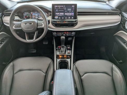 Used 2025 Jeep Compass Limited image 25