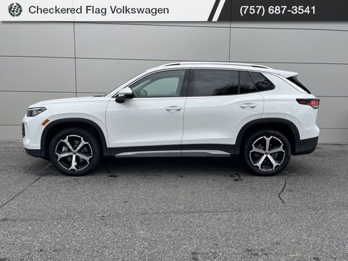 New 2025 Volkswagen Tiguan SE image 13