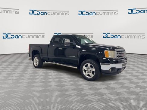 Used 2011 GMC Sierra 2500 SLE w/ SLE Preferred Package image 2
