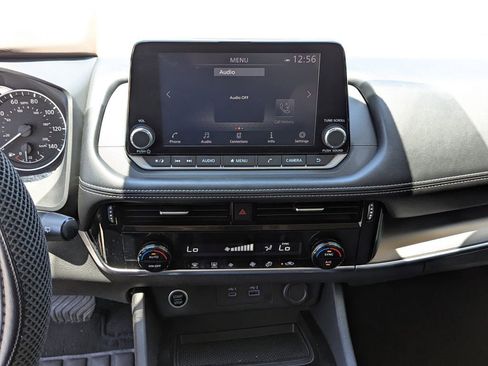 Used 2022 Nissan Rogue SV AWD/4WD image 23