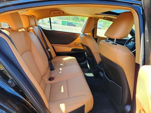 Used 2024 Lexus ES 350 w/ Premium Package FWD image 7