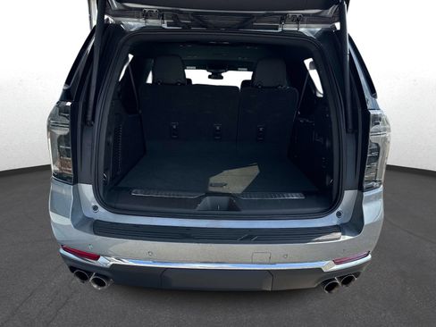 Used 2025 Chevrolet Suburban Premier image 11
