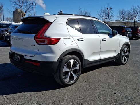 Used 2023 Volvo XC40 B5 Plus image 6