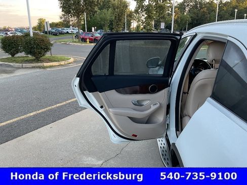 Used 2018 Mercedes-Benz GLC 300 4MATIC image 19