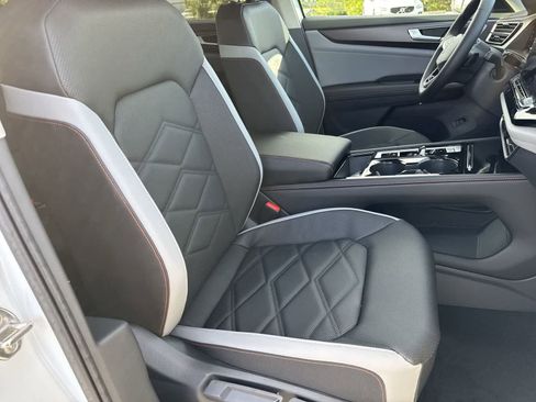 New 2026 Volkswagen Atlas Peak Edition AWD/4WD image 21