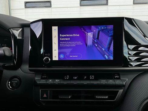 Used 2025 Toyota Camry SE image 26