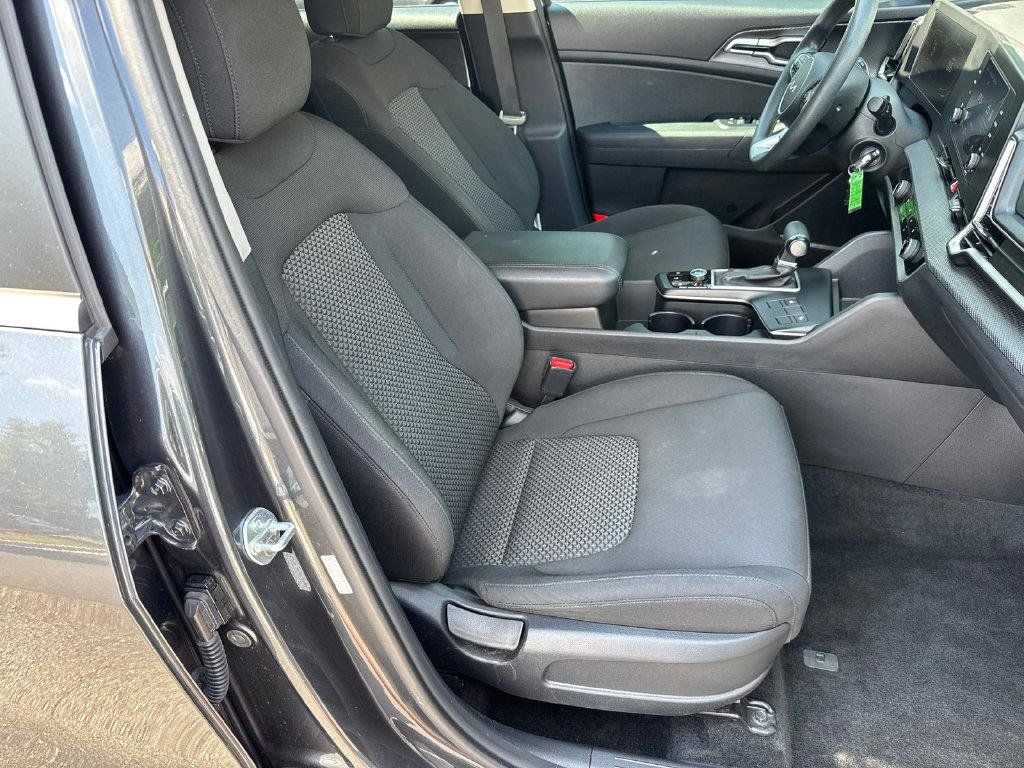 Used 2024 Kia Sportage LX AWD/4WD image 13