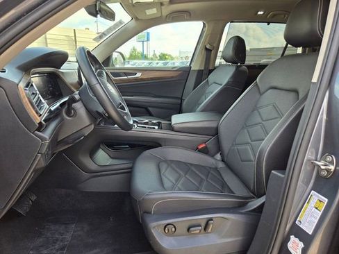 Used 2025 Volkswagen Atlas SE FWD image 23