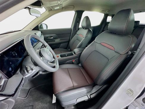 New 2026 Nissan Kicks SR FWD image 11