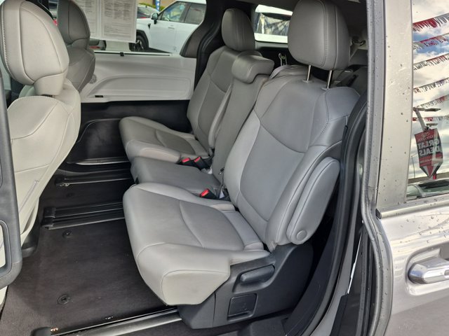 Used 2025 Toyota Sienna XLE FWD image 15