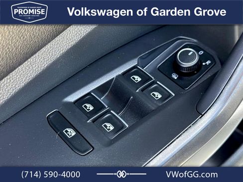 Used 2024 Volkswagen Jetta SE FWD image 12
