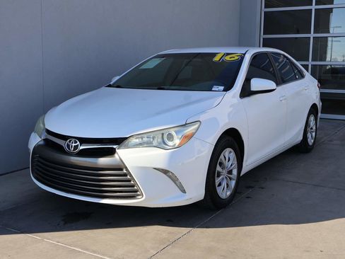 Used 2016 Toyota Camry LE image 1